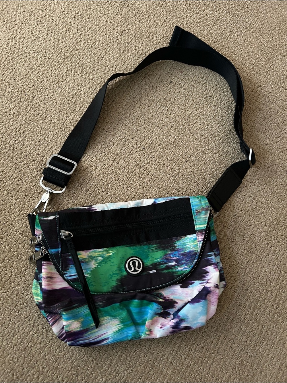 Lululemon Festival Crossbody Bag, great bag for everyday. Great condition